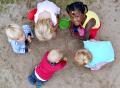 Vorschau: Kinder spielen auf dem Außengelände der Kita Uni-Campus